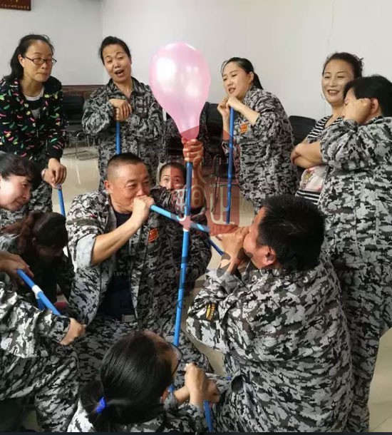 培訓快(kuài)訊培訓時(shí)間(jiān)：6月(yuè)14日(rì)培訓單位：某甘肅集團蘭州配送有(yǒu)限公司培訓課程：拓展培訓人(rén)數(shù)：35人(rén)、觀摩4人(rén)蘭州拓展培訓蘭州企業(yè)培訓