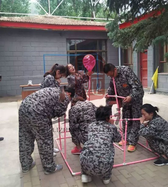 培訓快(kuài)訊培訓時(shí)間(jiān)：8月(yuè)19.20日(rì)培訓單位：天水(shuǐ)某一(yī)中培訓課程：拓展培訓人(rén)數(shù)：拓展16觀摩人(rén)員(yuán)5人(rén)蘭州戶外(wài)拓展