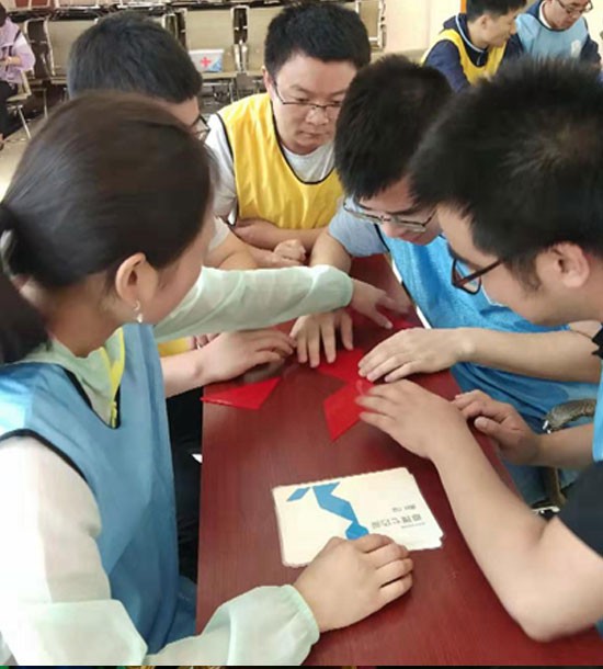 培訓快(kuài)訊培訓時(shí)間(jiān)：7月(yuè)17--18日(rì)培訓地(dì)點：榆中隴鑫山(shān)莊培訓單位：中科(kē)院培訓課程：拓展培訓人(rén)數(shù)：35人(rén)