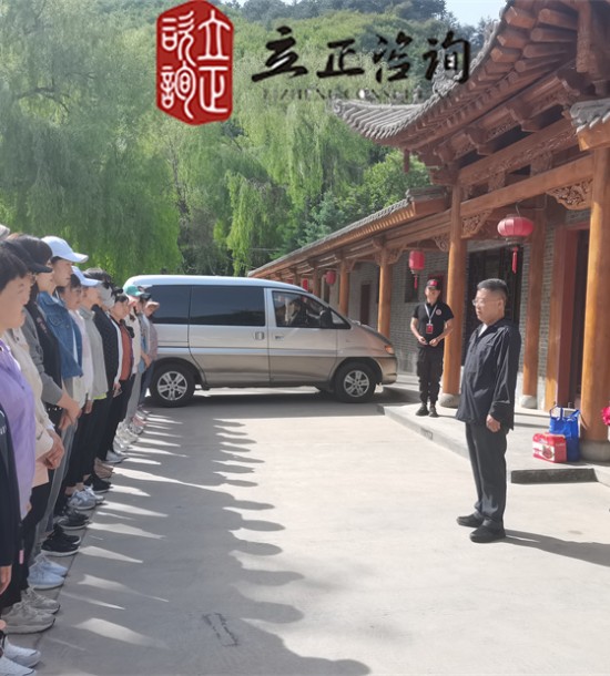 培訓快(kuài)訊培訓時(shí)間(jiān)：2021年(nián)6月(yuè)8日(rì)培訓地(dì)點:興隆山(shān)培訓單位:甘肅**房(fáng)地(dì)産開(kāi)發公司培訓課程:黨建活動